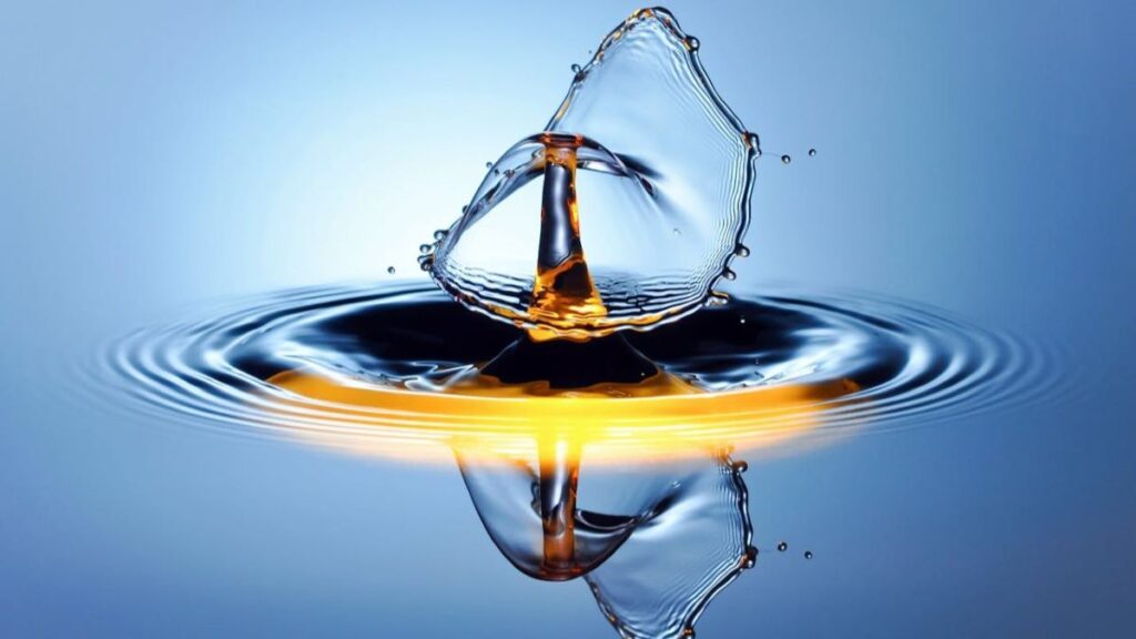 big impact splash from a waterdrop